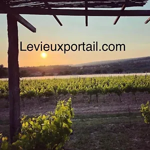 Le Vieux Portail Bed & Breakfast